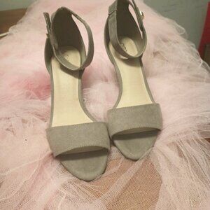 Open-toed sandals